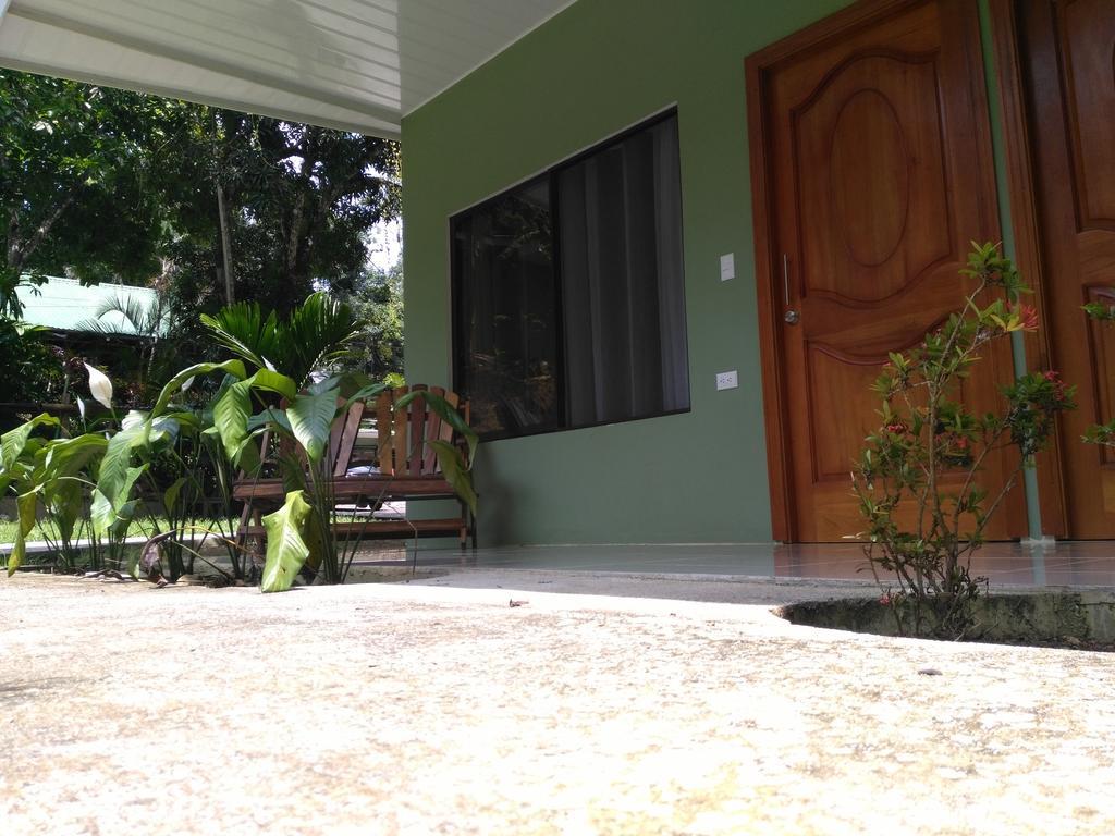 Manuel Antonio Hostel Resort Exterior foto